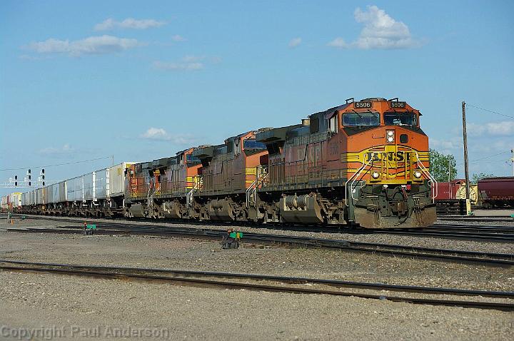 BNSF 5506 at Dilworth, MN.jpg